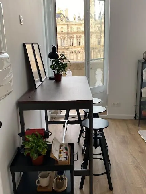 Grand Balcon Place Des Terreaux Lyon 0*,  France